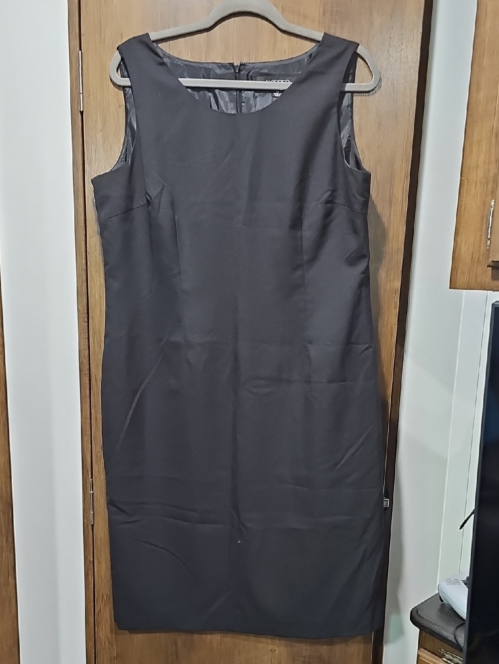 Kasper Black Sleeveless Midi Sheath Dress